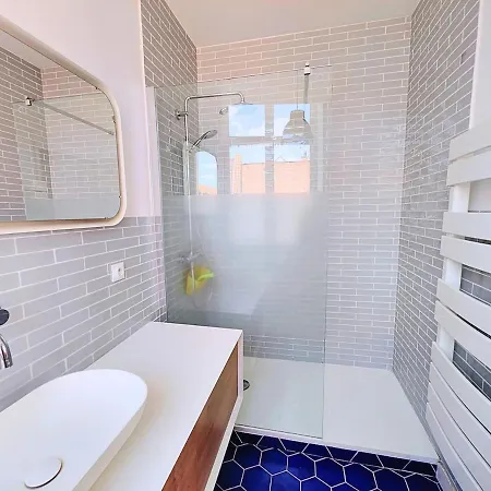 아파트 2-bedroom Design And Prestige Vieux-lille *
